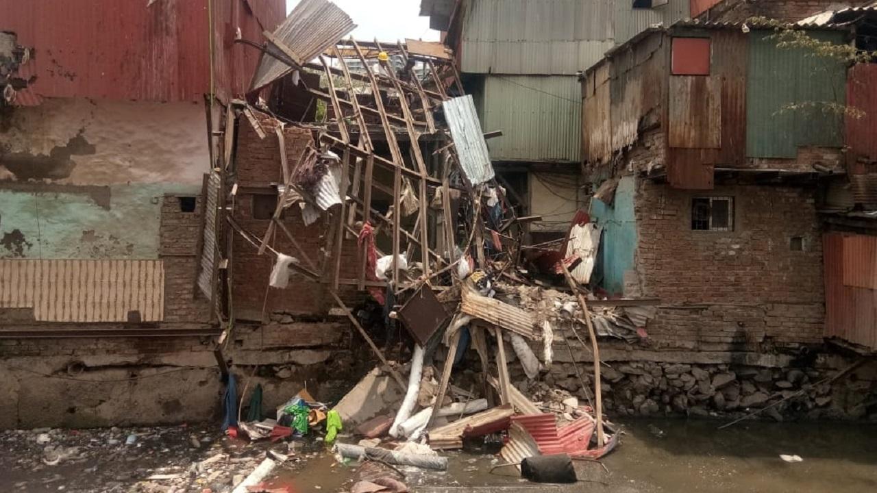 Bandra house collapse: 'Lost all my belongings, left only with a shirt given by a neighbour,' says survivor